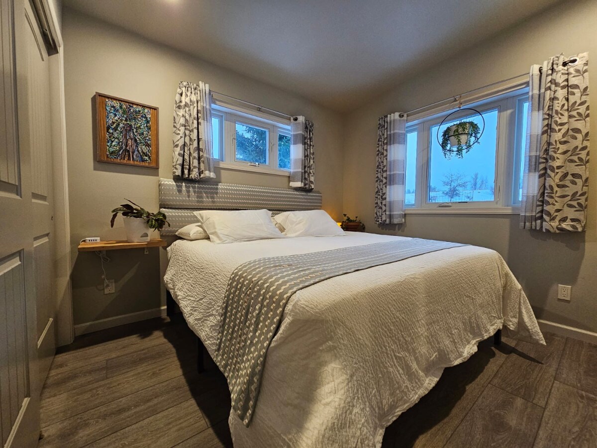 Главна спална соба со авокадо со брачен душек од 100% органски латекс за супер ноќ на спиење.