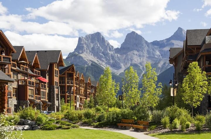 Exclusive Tamarack Lodge Penthouse - Canmore - 캔모어