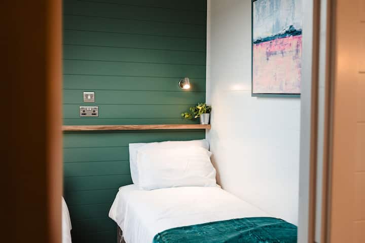 غرفة النوم الثانية - 2 × توأم أو 1 × مزدوج