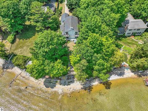 Private Waterfront on West Bay with Hot Tub!