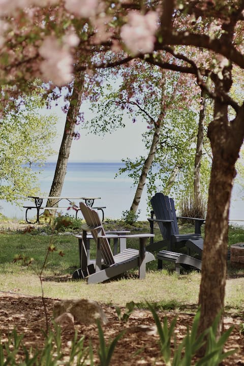 Private Waterfront on West Bay with Hot Tub!