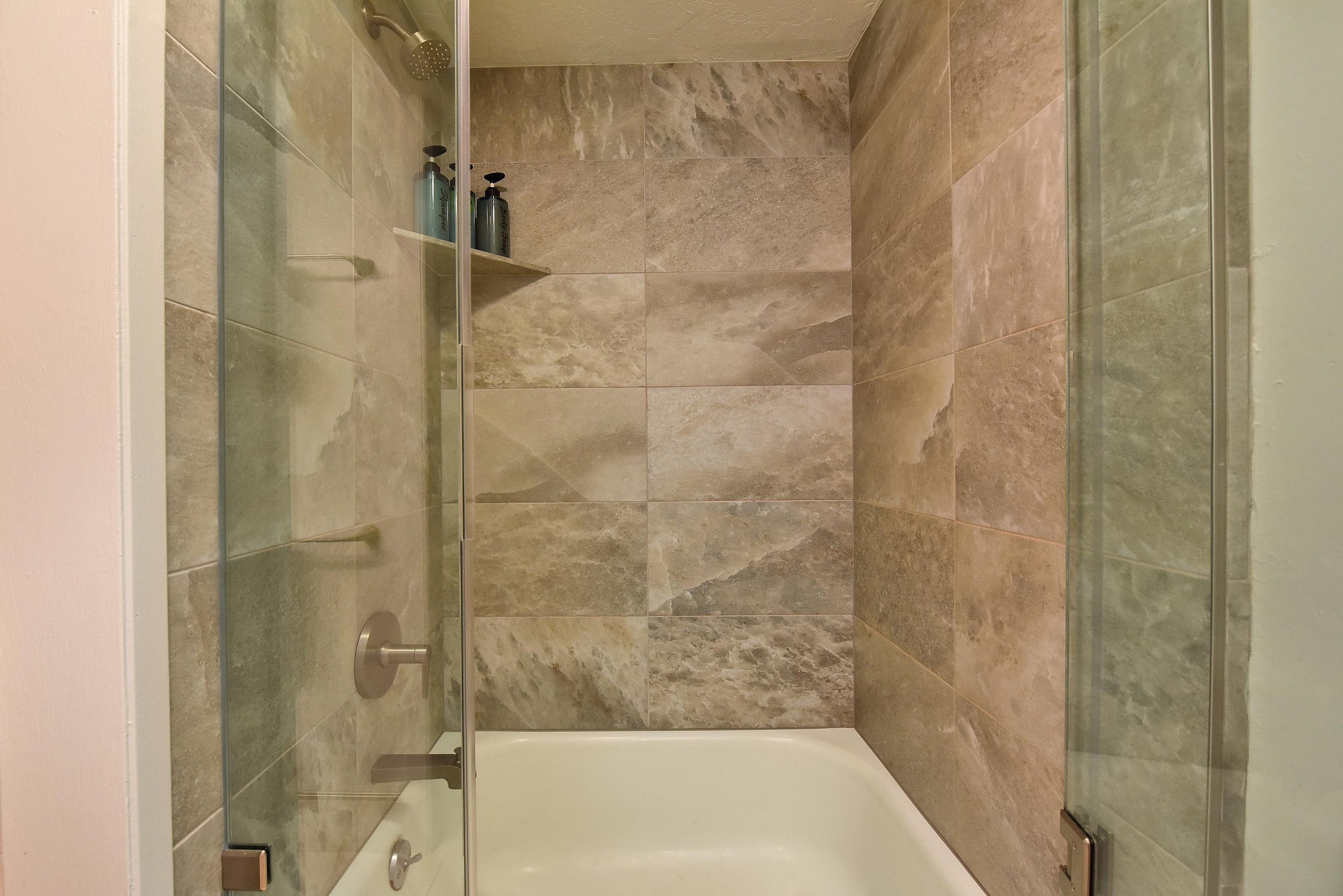 Condo in Lahaina · ★5.0 · 1 bedroom · 2 beds · 1 bath - Image 16
