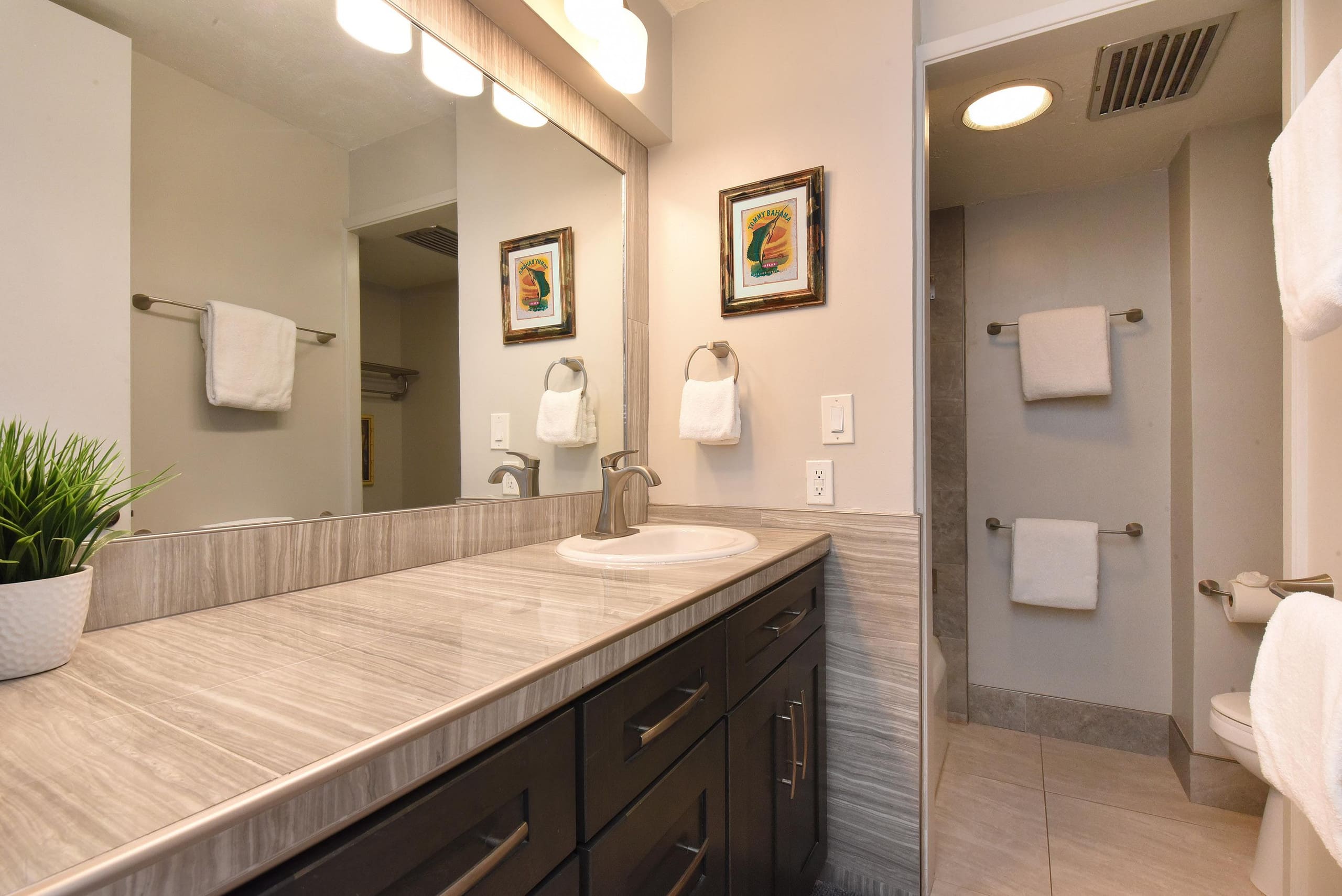 Condo in Lahaina · ★5.0 · 1 bedroom · 2 beds · 1 bath - Image 14