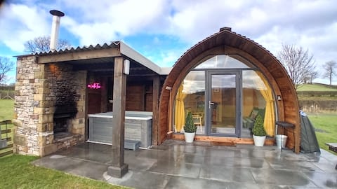 Cosy Cabin with Amazing Views and Relaxing Hot Tub