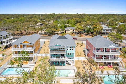 Luxury Custom 6bd 6ba heated pool, walk to beach!