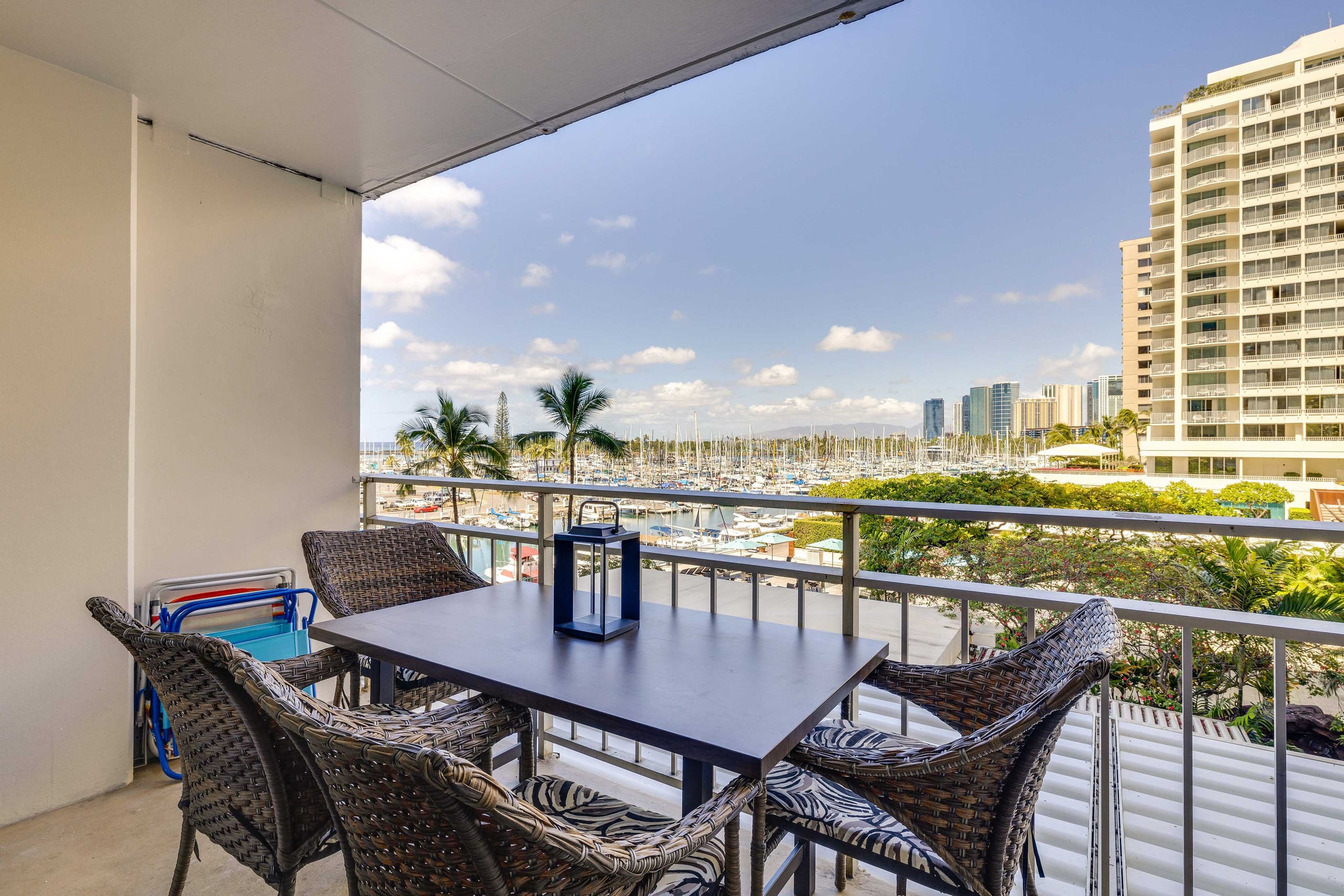 Honolulu Studio w/ Ocean View: Parking Included! - Image 1