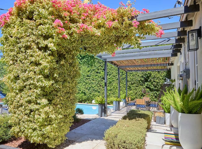 The Oasis | Sleeps 6 | Private Pool & Garden