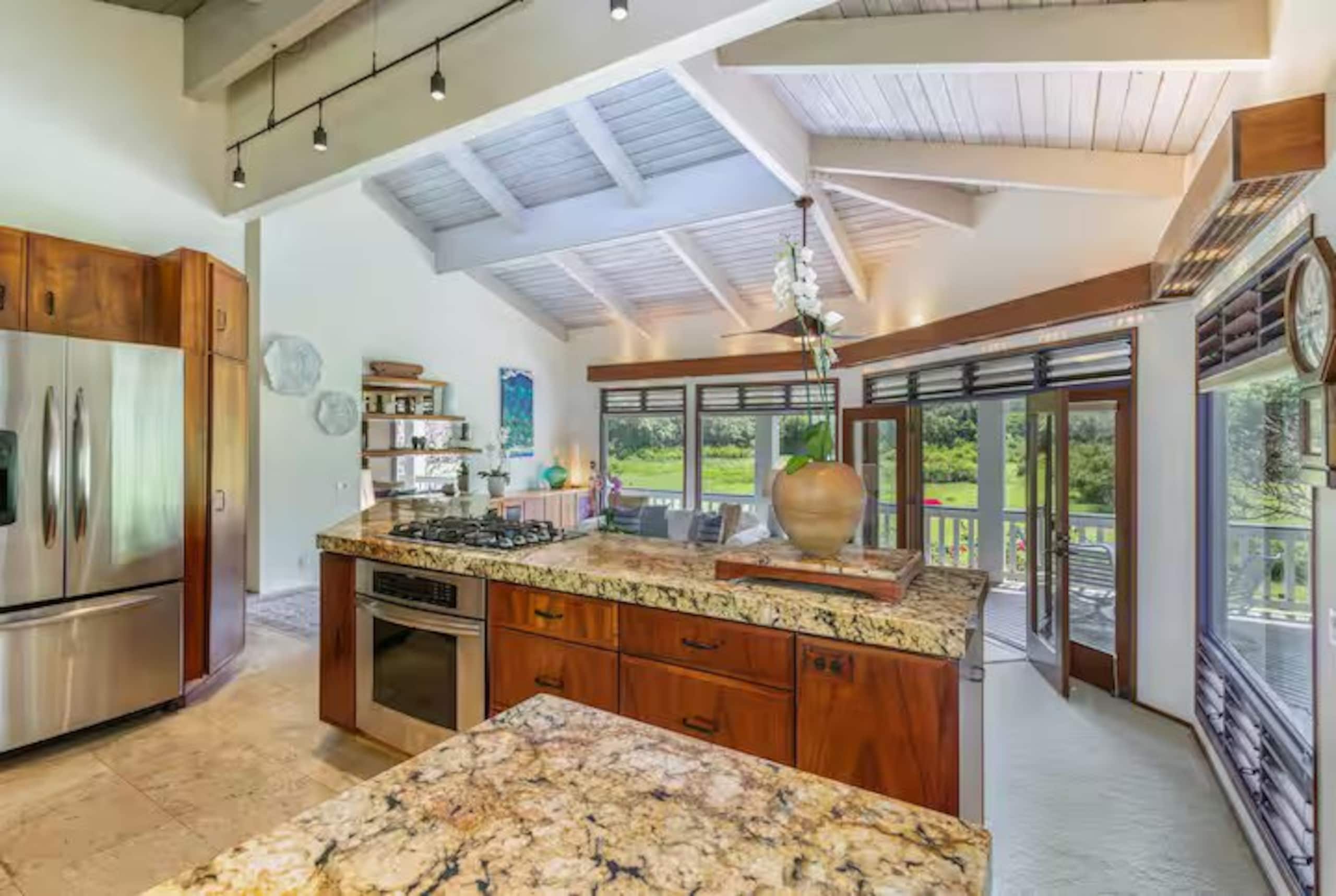 Home in Hanalei · ★4.9 · 3 bedrooms · 6 beds · 3 baths - Photo 8