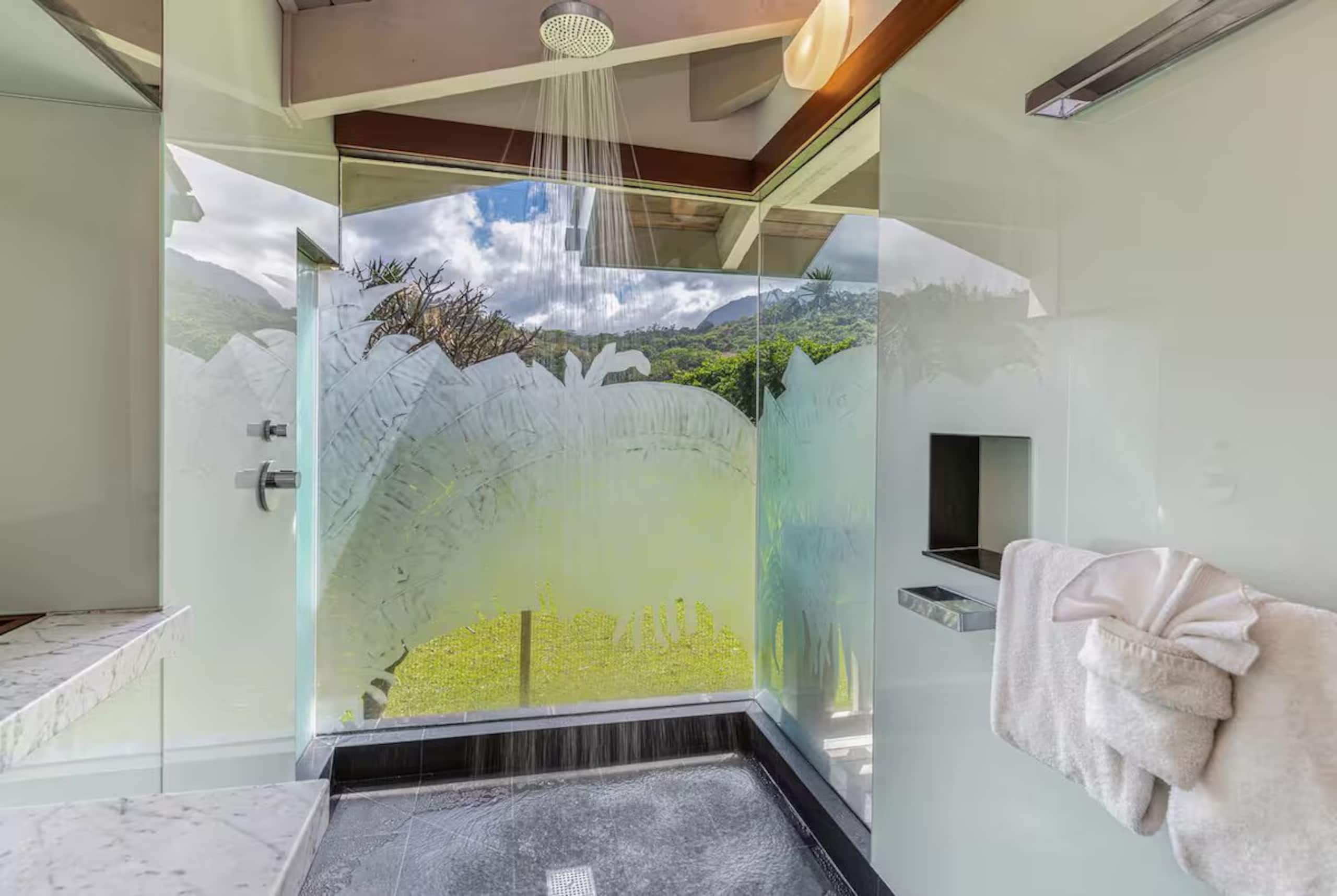 Home in Hanalei · ★4.9 · 3 bedrooms · 6 beds · 3 baths - Photo 23