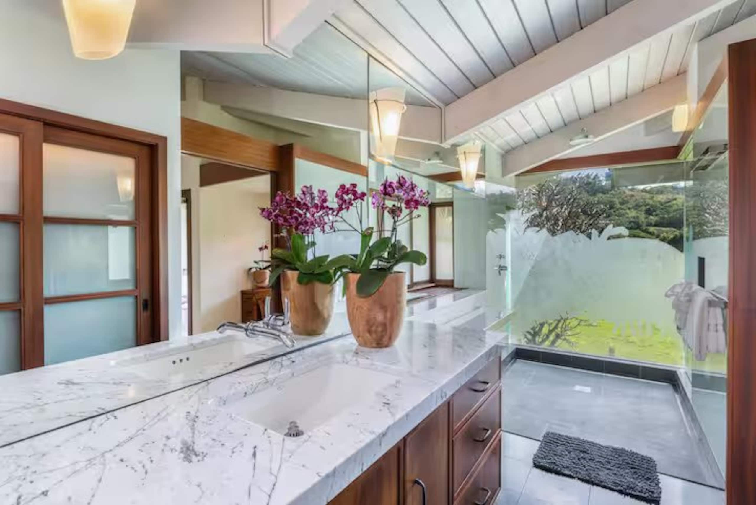 Home in Hanalei · ★4.9 · 3 bedrooms · 6 beds · 3 baths - Photo 25