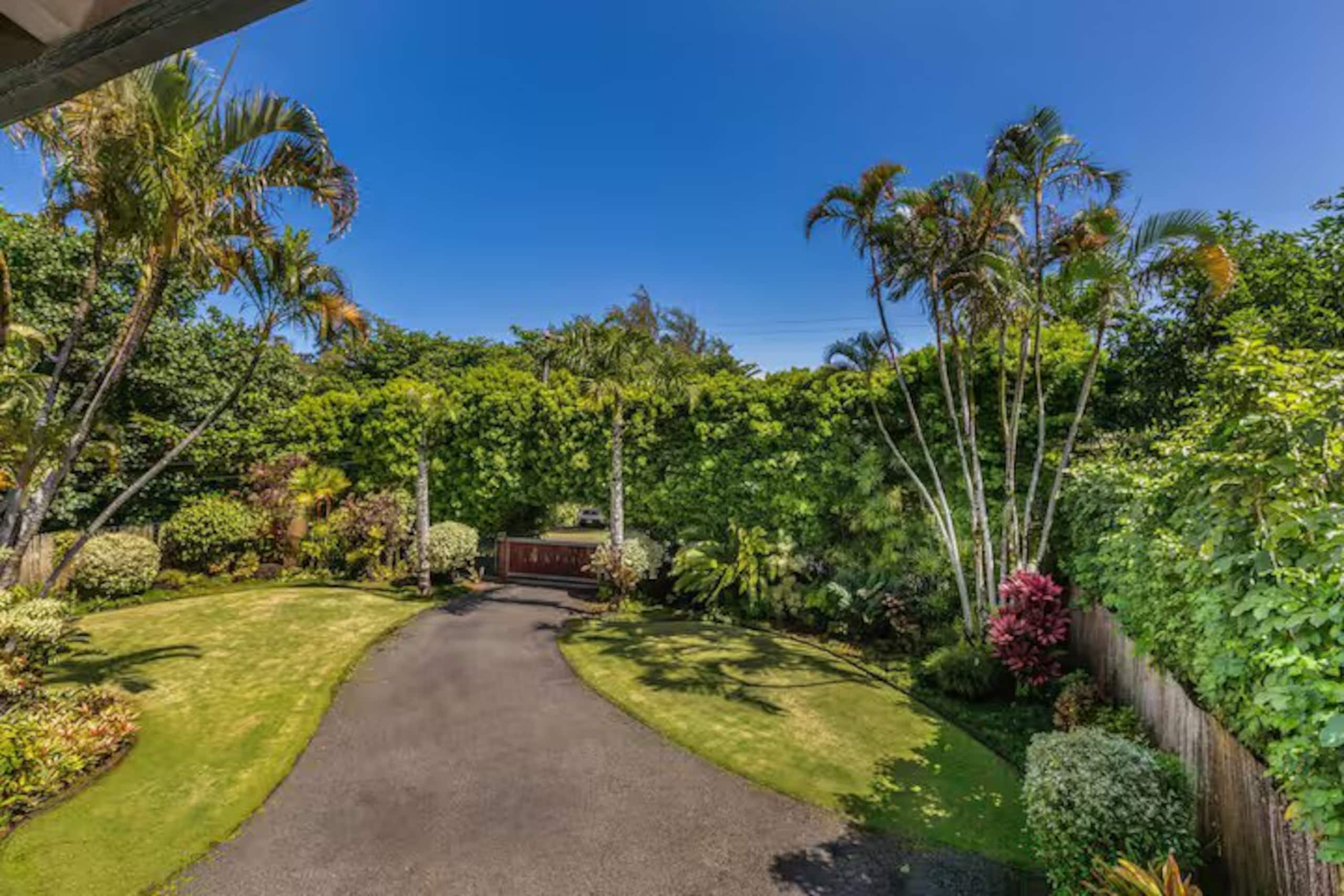 Home in Hanalei · ★4.9 · 3 bedrooms · 6 beds · 3 baths - Photo 33