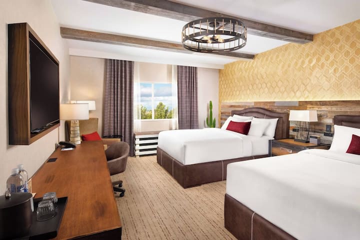 Unit with 2 Queen size beds