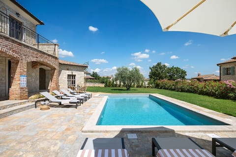 Rustic Villa Seseli with a pool in Istria