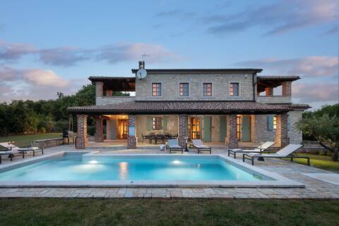 Rustic Villa Calluna with a pool in Istria