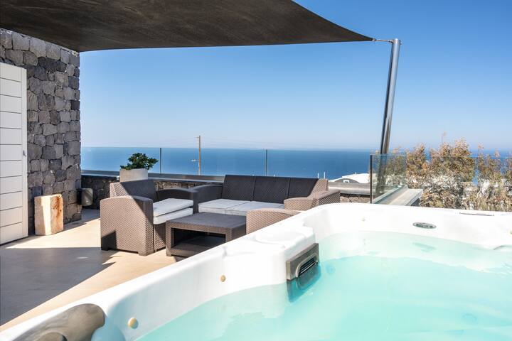 Amaranthine Villa gallery image 3