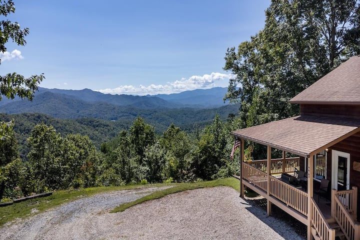 Goldies Hideaway | Mnt View, Hot Tub, W/ Swing Set - Bryson City, NC