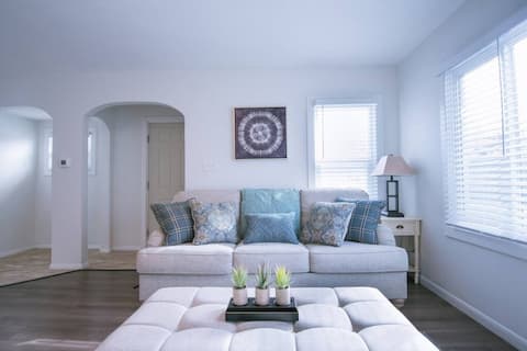 Popular Airbnb listing: Salt Lake Duplex: Quiet, Ski Ready, Central in Glendale