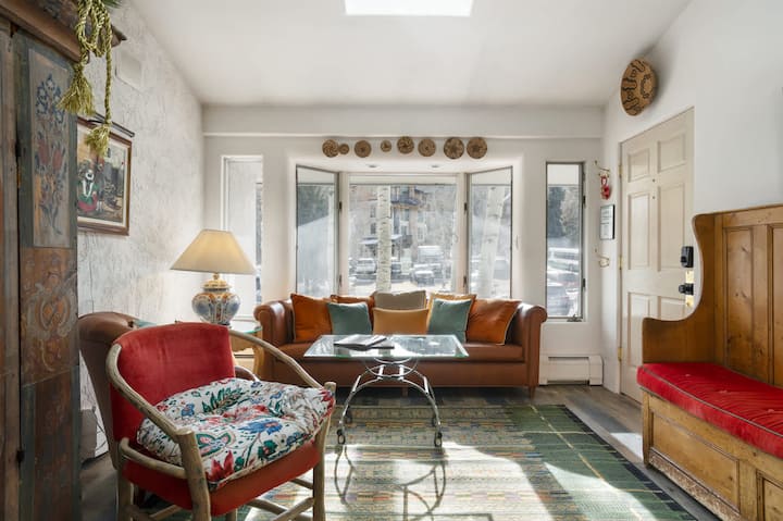 Euro-inspired Vail Village Condo, Walk To Ski Lift - Vail, CO