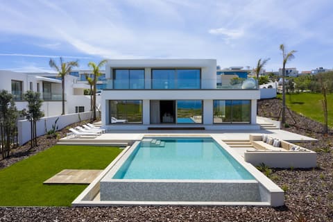 Brand new Luxury villa on the beach