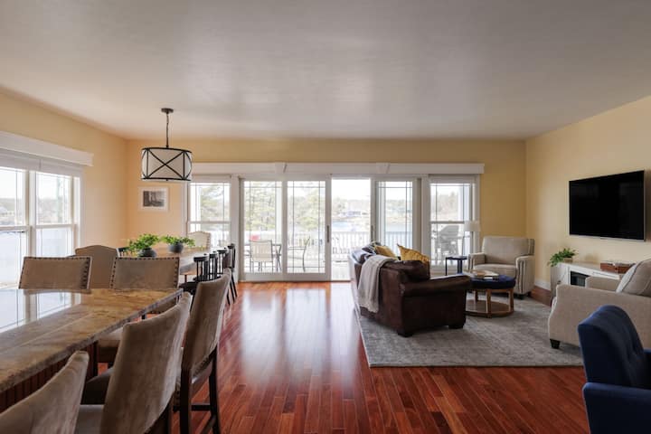 Riverfront Retreat: Dock Access & Tanker Views - Clayton, NY