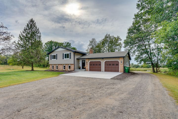 Renovated Blaine Farmhouse w/ Heated Pole Barn!