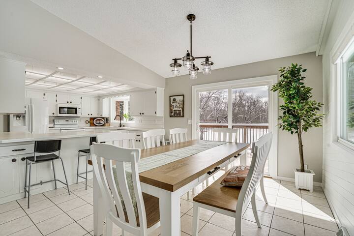 Renovated Blaine Farmhouse w/ Heated Pole Barn! gallery image 4