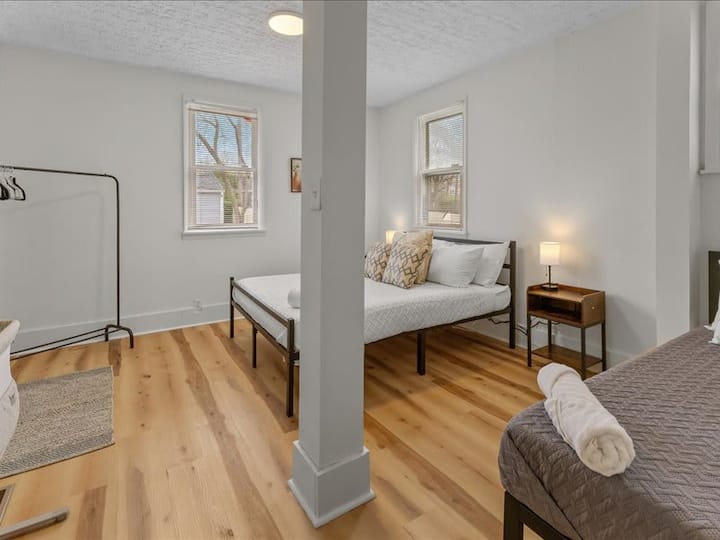 Dormitorio 1 queen y dos camas individuales