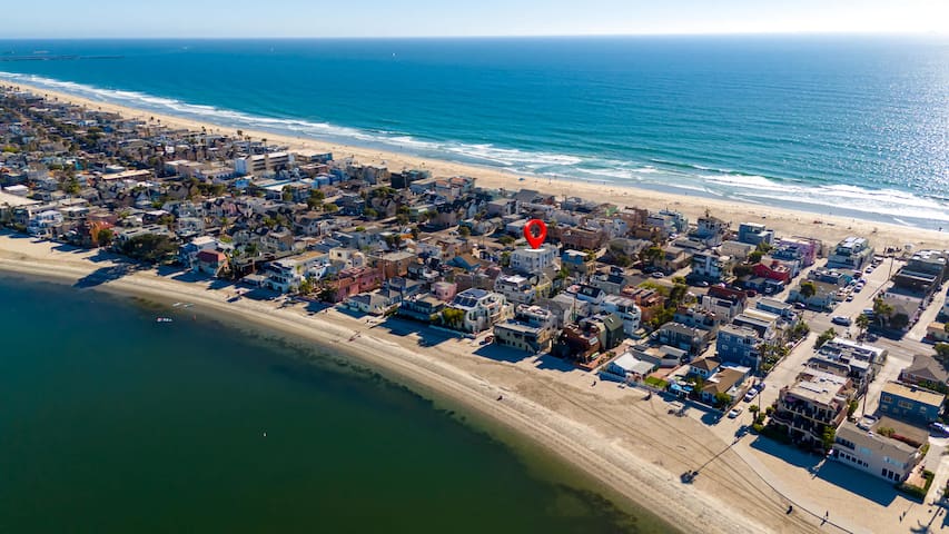 5 Bedrooms! Views-BBQ-Parking-Beach+Bay Access