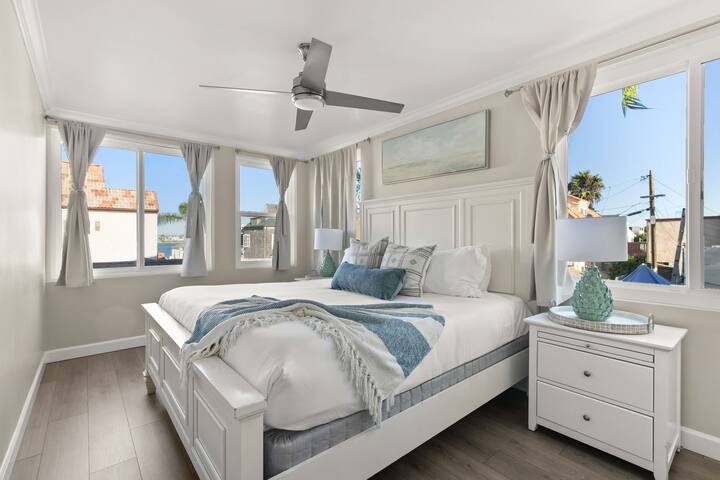5 Bedrooms! Views-BBQ-Parking-Beach+Bay Access gallery image 2