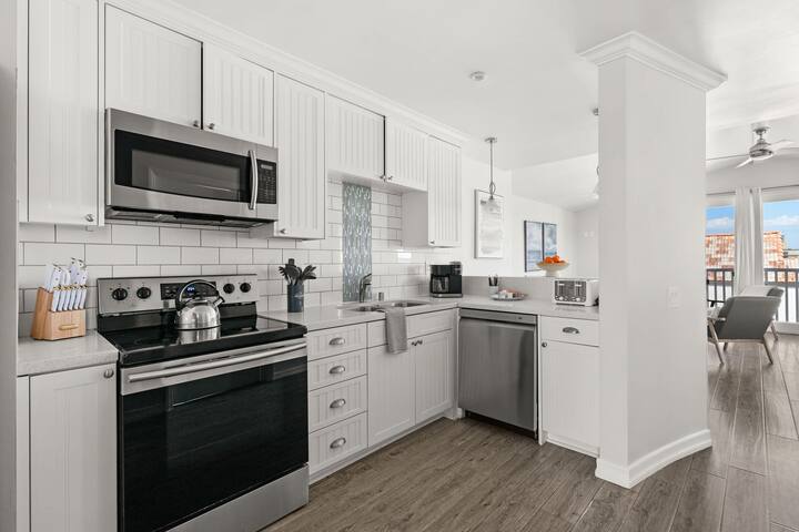 4 Bed Walk St-Mission Bay-Steps From Boardwalk! gallery image 4