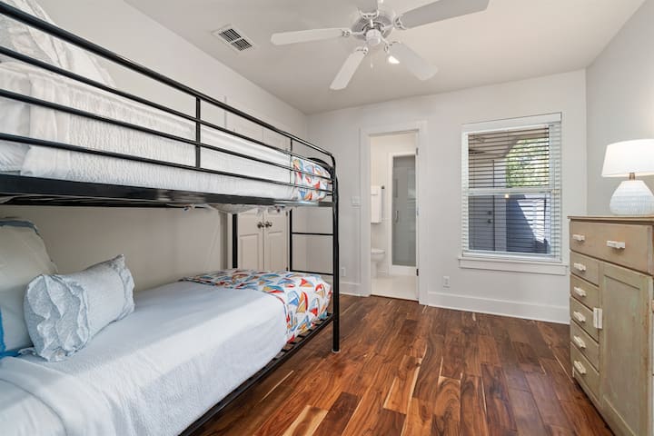 spavaća soba 2 s krevetima na kat