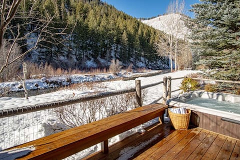 River House-4BD Riverfront, Hot Tub, Near Ski Lift