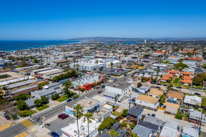 2 Homes In 1 A/C, Large Yard, (4)Parking-Sleeps 9 gallery image 4