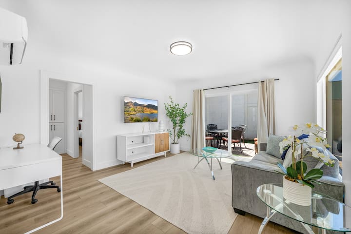 2 Homes In 1 A/C, Large Yard, (4)Parking-Sleeps 9