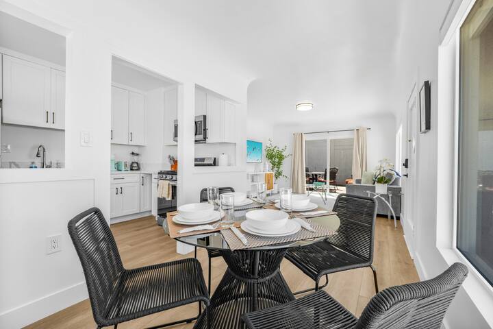 2 Homes In 1 A/C, Large Yard, (4)Parking-Sleeps 9 gallery image 2