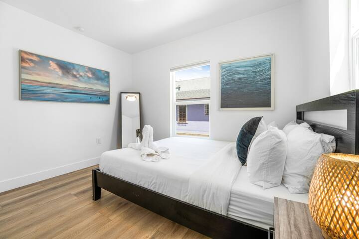 2 Homes In 1 A/C, Large Yard, (4)Parking-Sleeps 9 gallery image 3