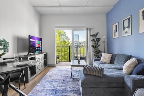 Popular Airbnb listing: ⁠Beautiful Blue | City Views, Free Parking, Gym in Fourth Ward