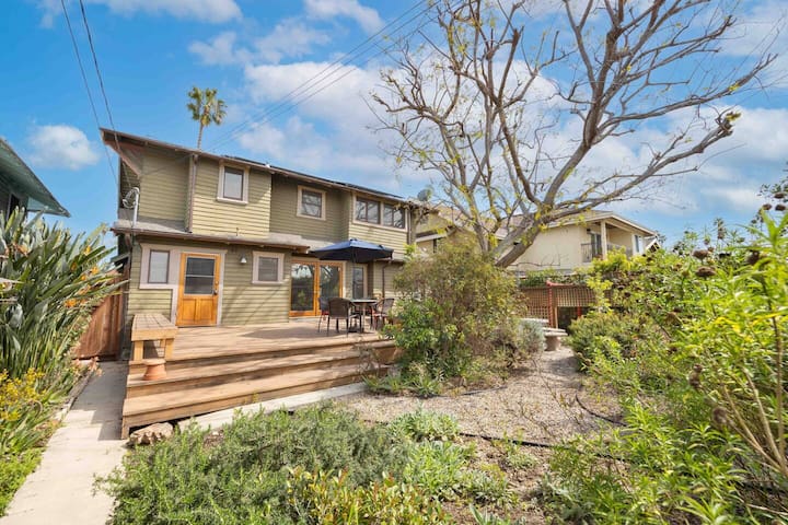 Classic Home Near Downtown & Hollywood