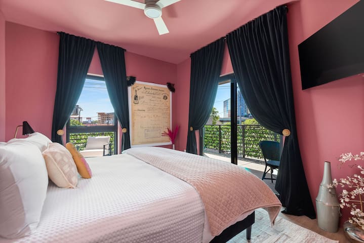 Daisy’s Saloon I Watch NYE Fireworks from Balcony