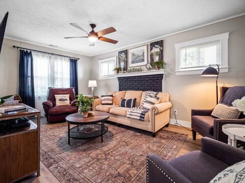 3 Bedroom Home, Walk to Lake Erie