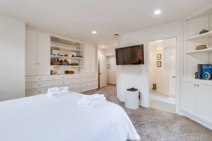 Patio and rooftop ocean/bay views, pool & hot tub gallery image 4