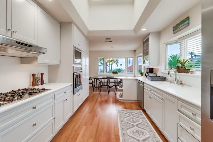 Patio and rooftop ocean/bay views, pool & hot tub gallery image 2