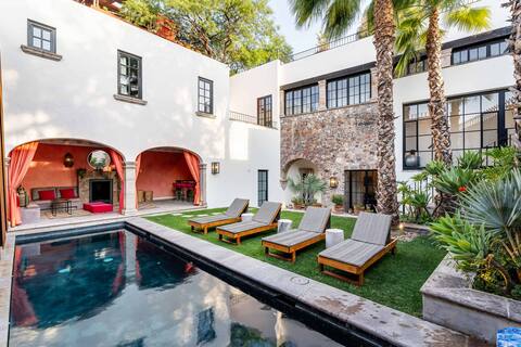Villa Garita, 6BR Designer Villa w/ Pool in Centro