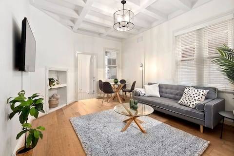 Top performing Airbnb: Harbour Views & Attractions Only Walks Away in Millers Point