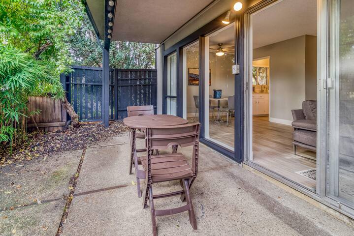 Blueground | Palo Alto, balcony, nr shops & dining gallery image 5