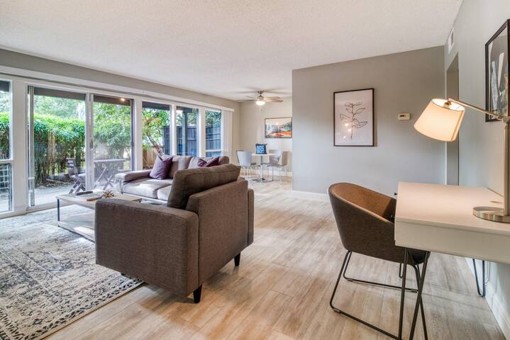 Blueground | Palo Alto, balcony, nr shops & dining gallery image 3