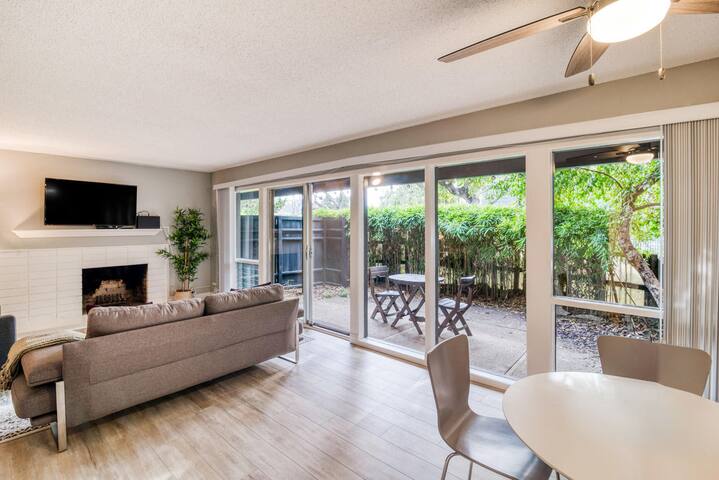 Blueground | Palo Alto, balcony, nr shops & dining gallery image 2