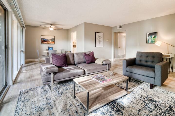 Blueground | Palo Alto, balcony, nr shops & dining