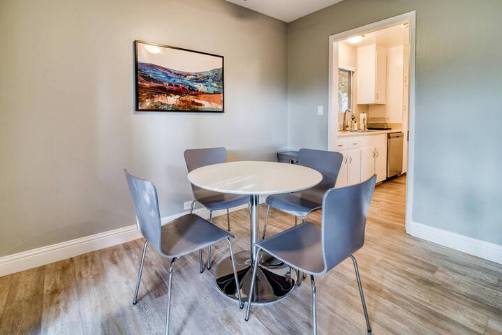 Blueground | Palo Alto, balcony, nr shops & dining gallery image 4