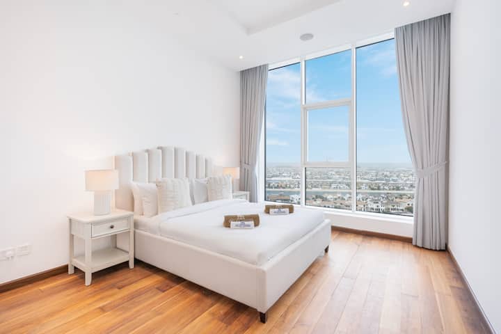 להתכרבל עם ספר או קפה בוקר, עם קו הרקיע של העיר כרקע.